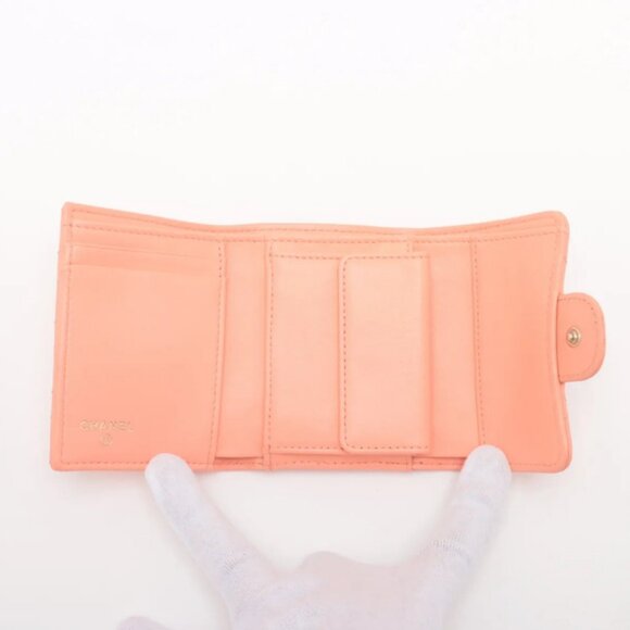 Chanel CC Logo Matelasse Lambskin Compact Wallet Pink Salmon - Picture 4 of 8